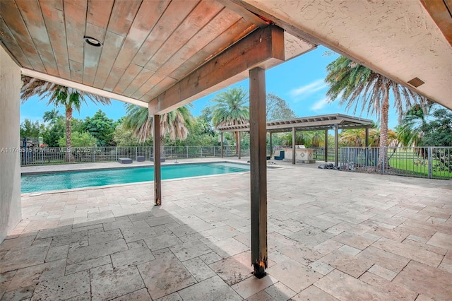 17500 SW 68th Ct, Southwest Ranches, FL 33331 - view of swimming pool featuring fence, a fenced in pool, and a patio area