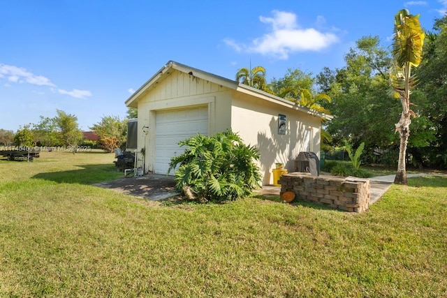 view of detached garage