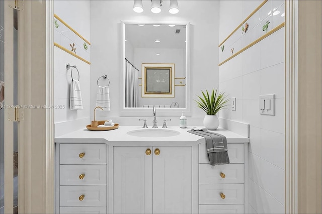 full bathroom featuring vanity
