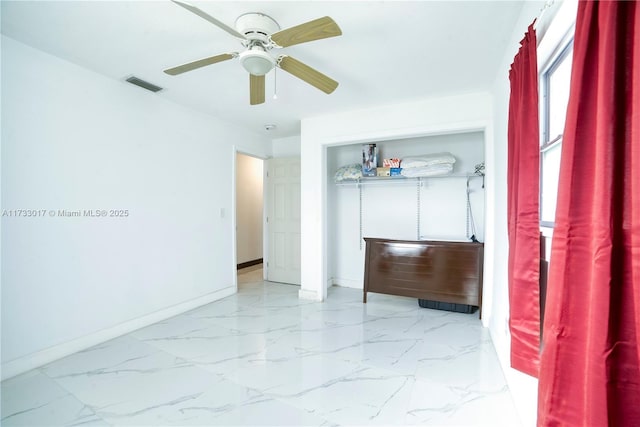 unfurnished bedroom featuring ceiling fan and a closet