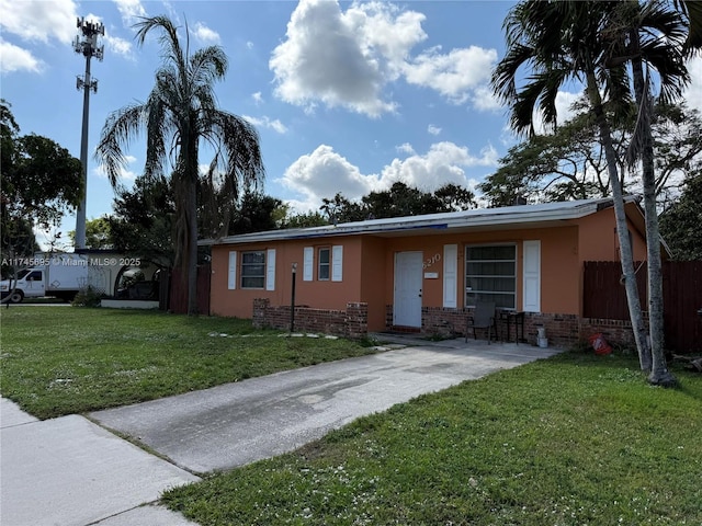 view of front of property with a front yard