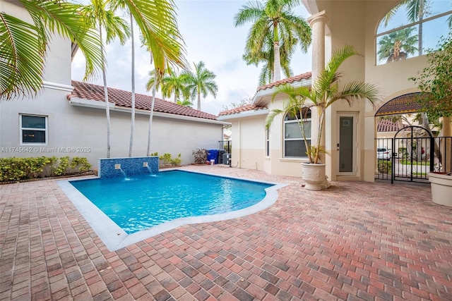 view of swimming pool