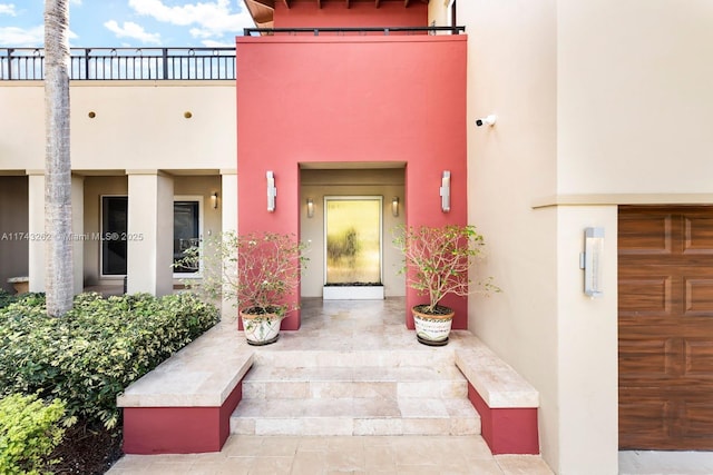 view of exterior entry with stucco siding