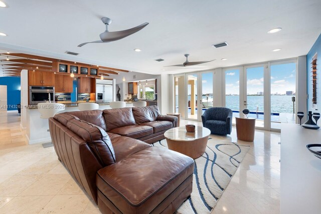 living area with visible vents, a ceiling fan, and recessed lighting
