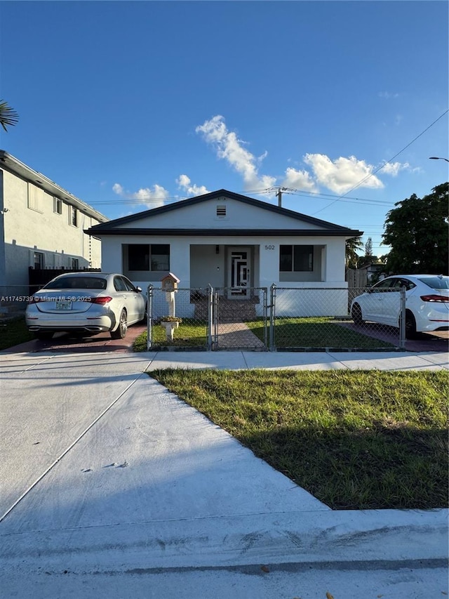 view of front of house featuring a front yard