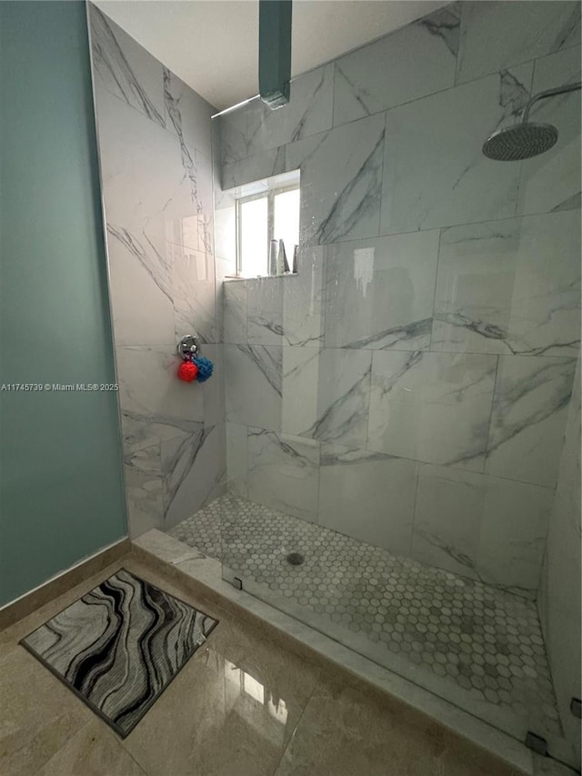 bathroom featuring tiled shower