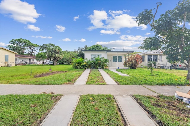 single story home with a front yard