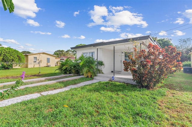 view of front of home with a front lawn