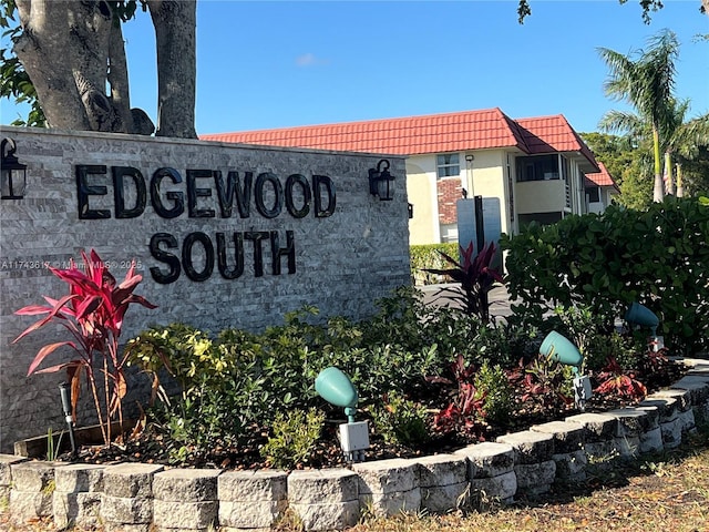 view of community / neighborhood sign