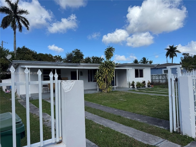 single story home with a front yard