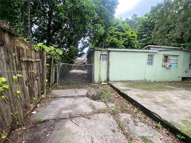 view of yard with cooling unit