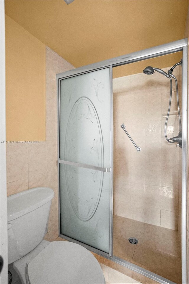 2811 N Pine Island Rd Unit 302, Sunrise, FL 33322 - full bath with tile walls, tile patterned flooring, toilet, and tiled shower
