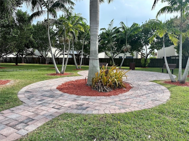 view of home's community featuring a yard