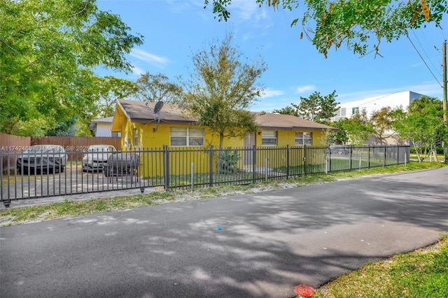 1300 NW 7th Pl, Fort Lauderdale, FL 33311 - ranch-style house featuring stucco siding and a fenced front yard
