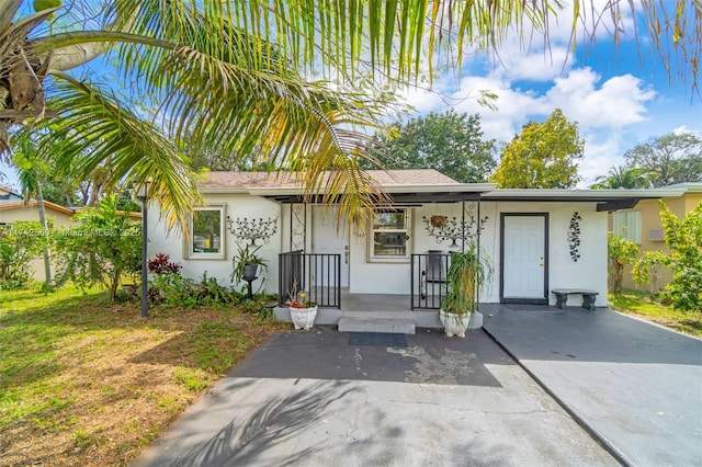 view of front of house with covered porch