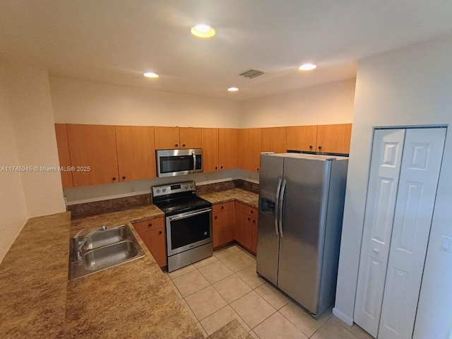 kitchen featuring light tile patterned floors, visible vents, recessed lighting, appliances with stainless steel finishes, and a sink