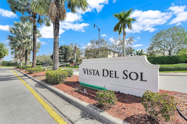 view of community / neighborhood sign