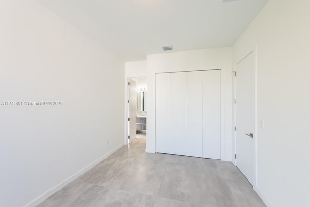 unfurnished bedroom featuring a closet