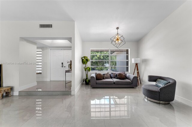 living room with an inviting chandelier, baseboards, and visible vents