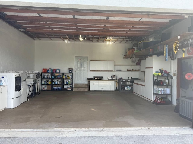 garage with washer and clothes dryer