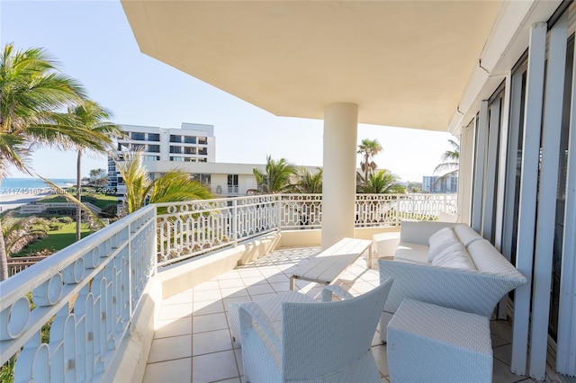 balcony featuring an outdoor hangout area