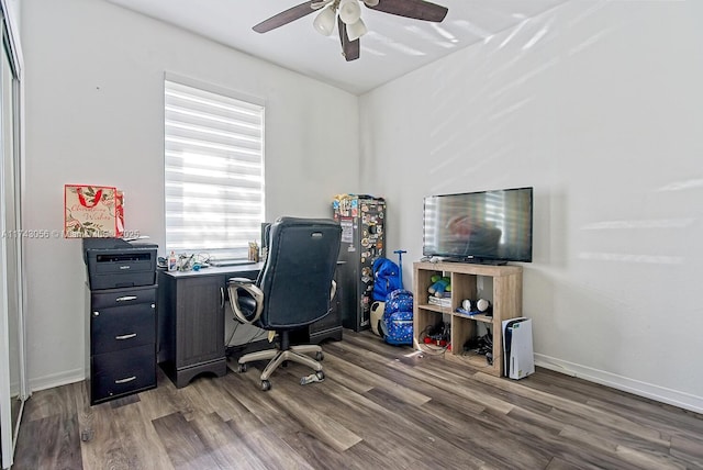 office area with dark wood-type flooring and ceiling fan