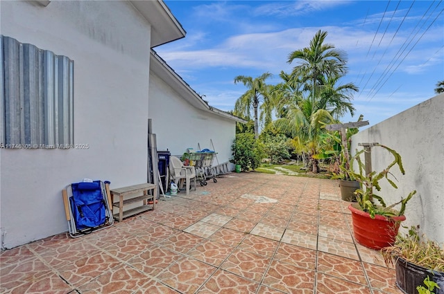 881 SW 137th Ct, Miami, FL 33184 - view of patio with fence