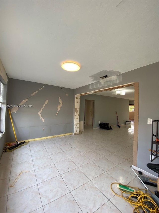 spare room featuring light tile patterned flooring