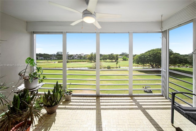 sunroom / solarium with a ceiling fan