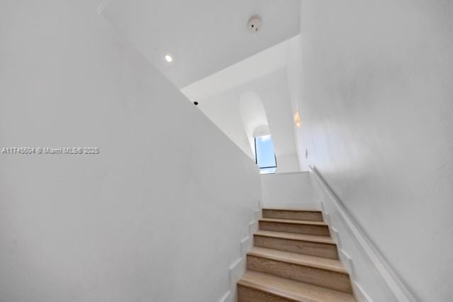 10655 NE Quaybridge Ct Unit C3, Miami, FL 33138 - view of staircase