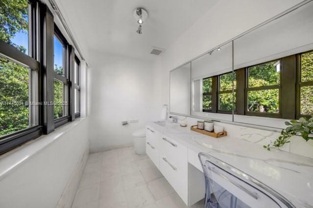 10655 NE Quaybridge Ct Unit C3, Miami, FL 33138 - bathroom featuring healthy amount of natural light and vanity