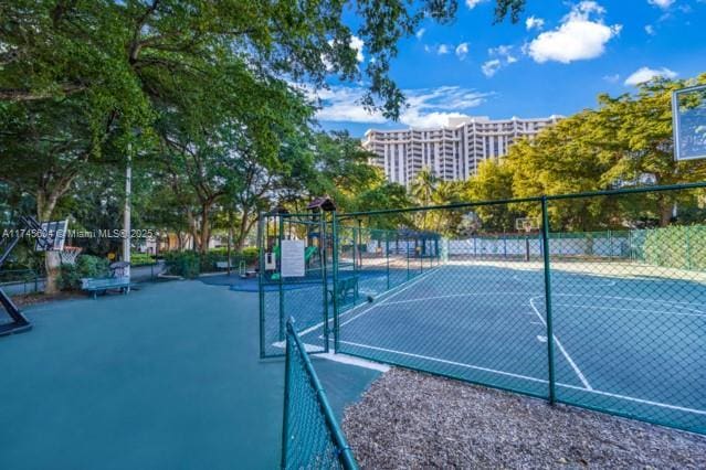 10655 NE Quaybridge Ct Unit C3, Miami, FL 33138 - view of tennis court
