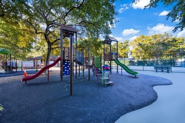10655 NE Quaybridge Ct Unit C3, Miami, FL 33138 - view of community jungle gym