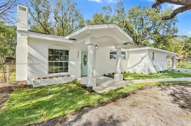 view of front of home with a front yard