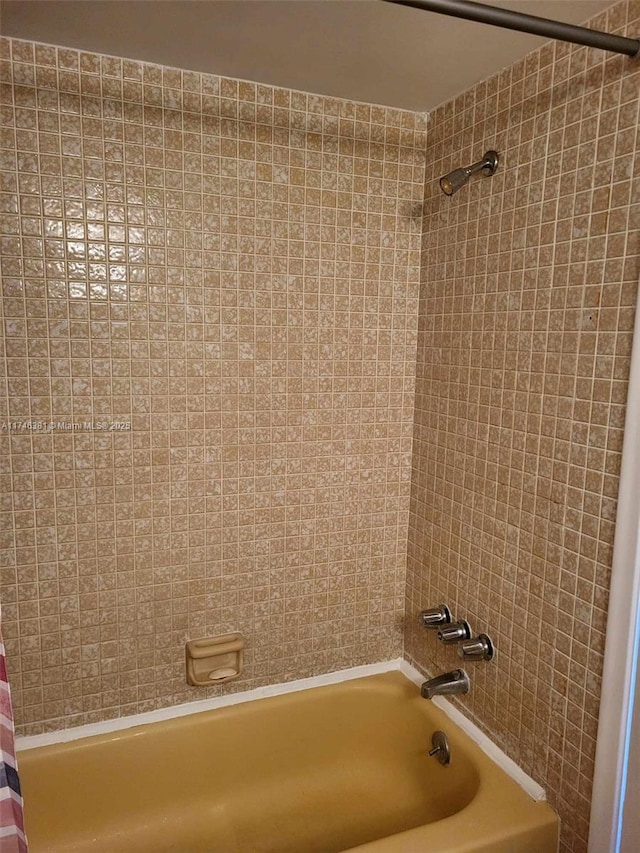 bathroom with shower / tub combo