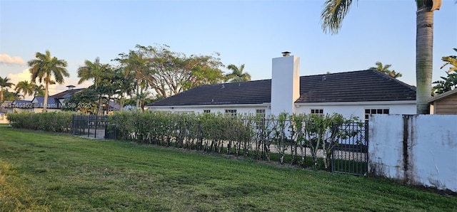 view of yard at dusk