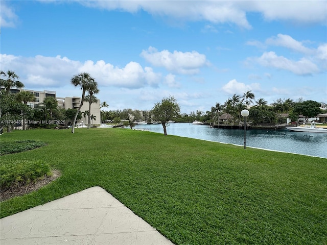 view of yard featuring a water view