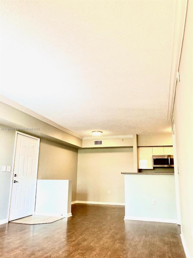 spare room with a textured ceiling