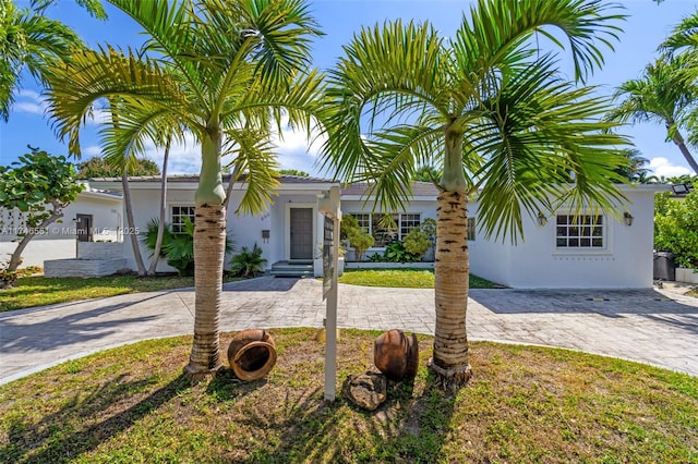 view of front of property