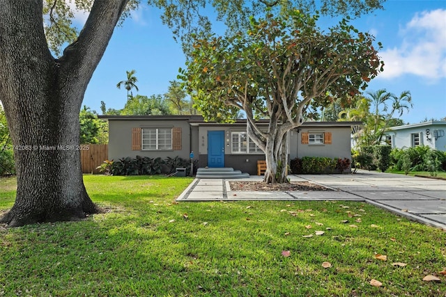 ranch-style home featuring a front yard