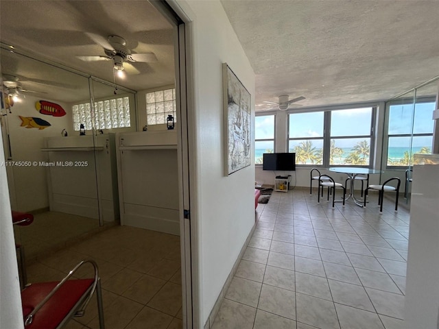 sunroom / solarium featuring a ceiling fan