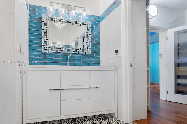 room details featuring a notable chandelier and wood finished floors