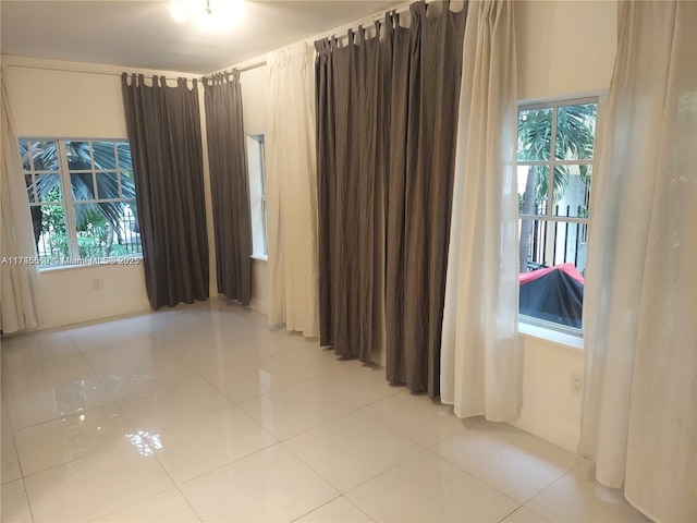 unfurnished room featuring light tile patterned floors