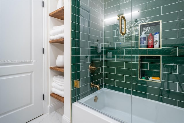 bathroom with combined bath / shower with glass door