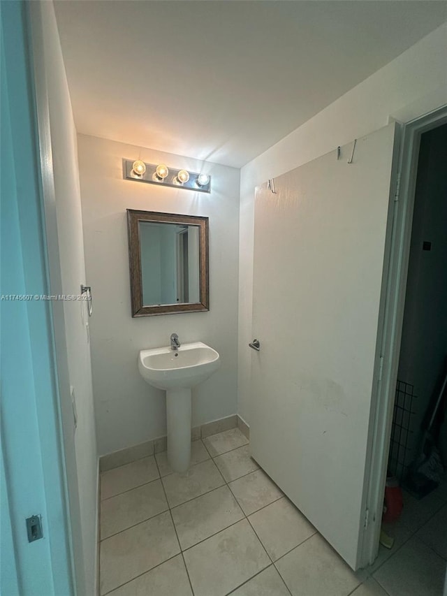 bathroom featuring baseboards and tile patterned floors