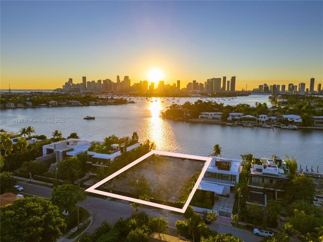 228302 W Dilido Dr, Miami Beach, FL 33139 - water view featuring city skyline