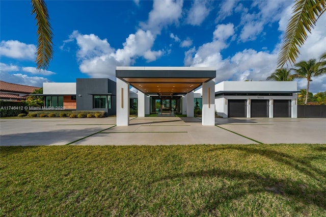 exterior space featuring a lawn