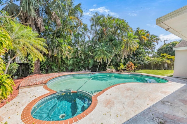 view of pool with an in ground hot tub