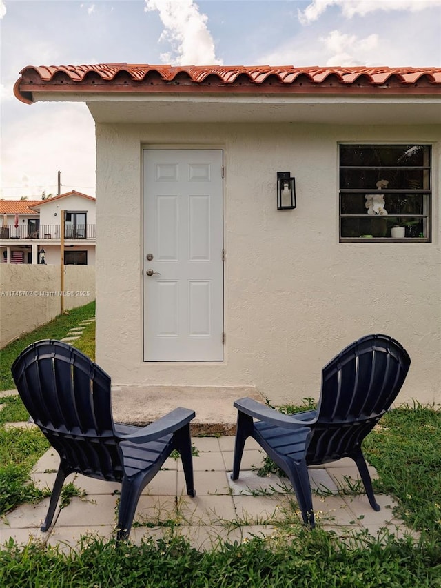 view of exterior entry featuring stucco siding