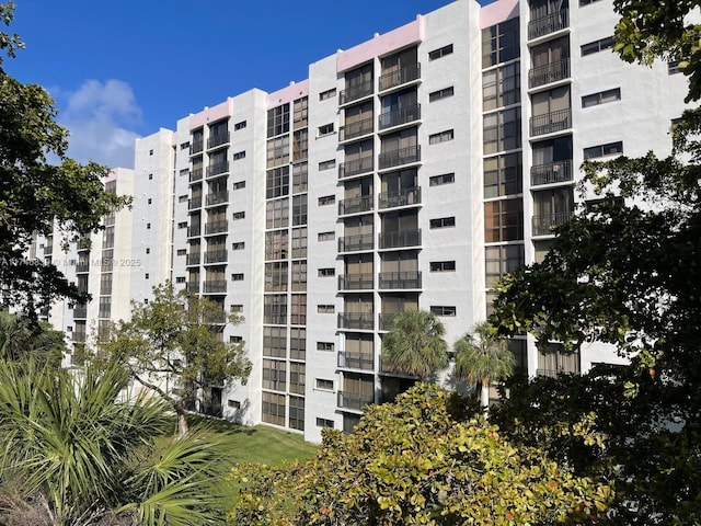 17011 N Bay Rd Unit 507, Sunny Isles Beach, FL 33160 - view of apartment building / complex